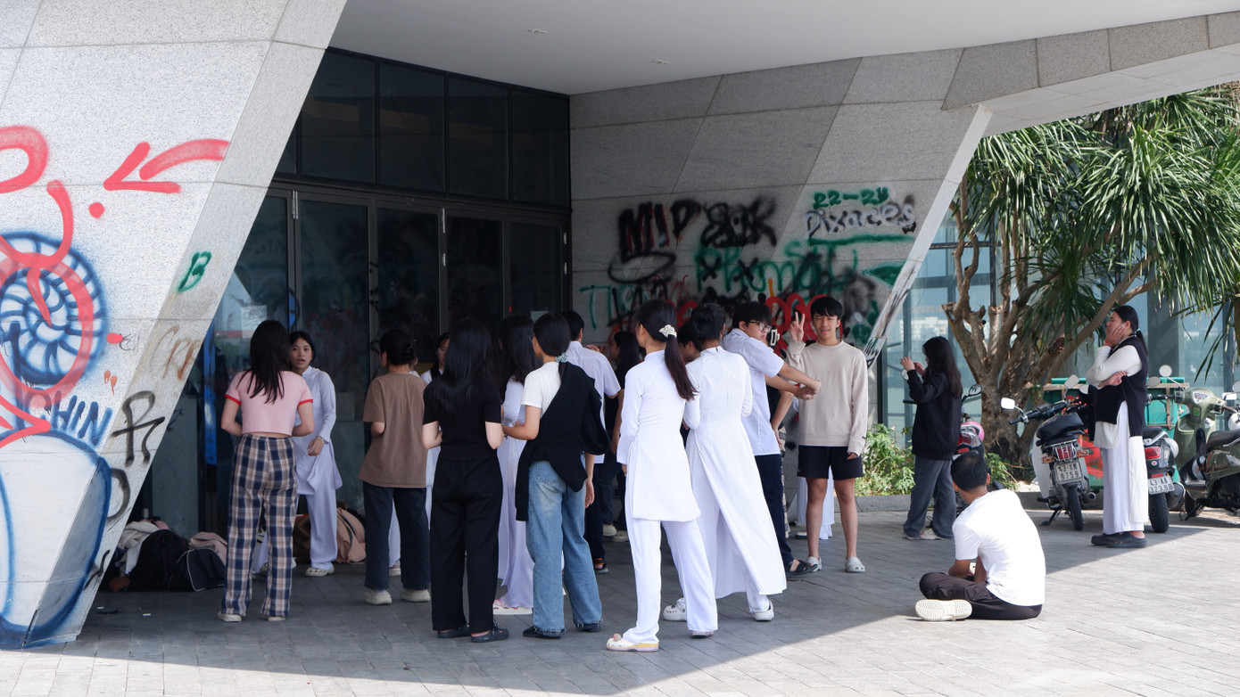 Mới đây, cử tri quận Hải Châu cũng đề nghị có hướng giải quyết dứt điểm dự án bến du thuyền đã bị bỏ hoang gây lãng phí và mất mỹ quan đô thị, nhất là tại khu vực thành Điện Hải- Di tích quốc gia đặc biệt.