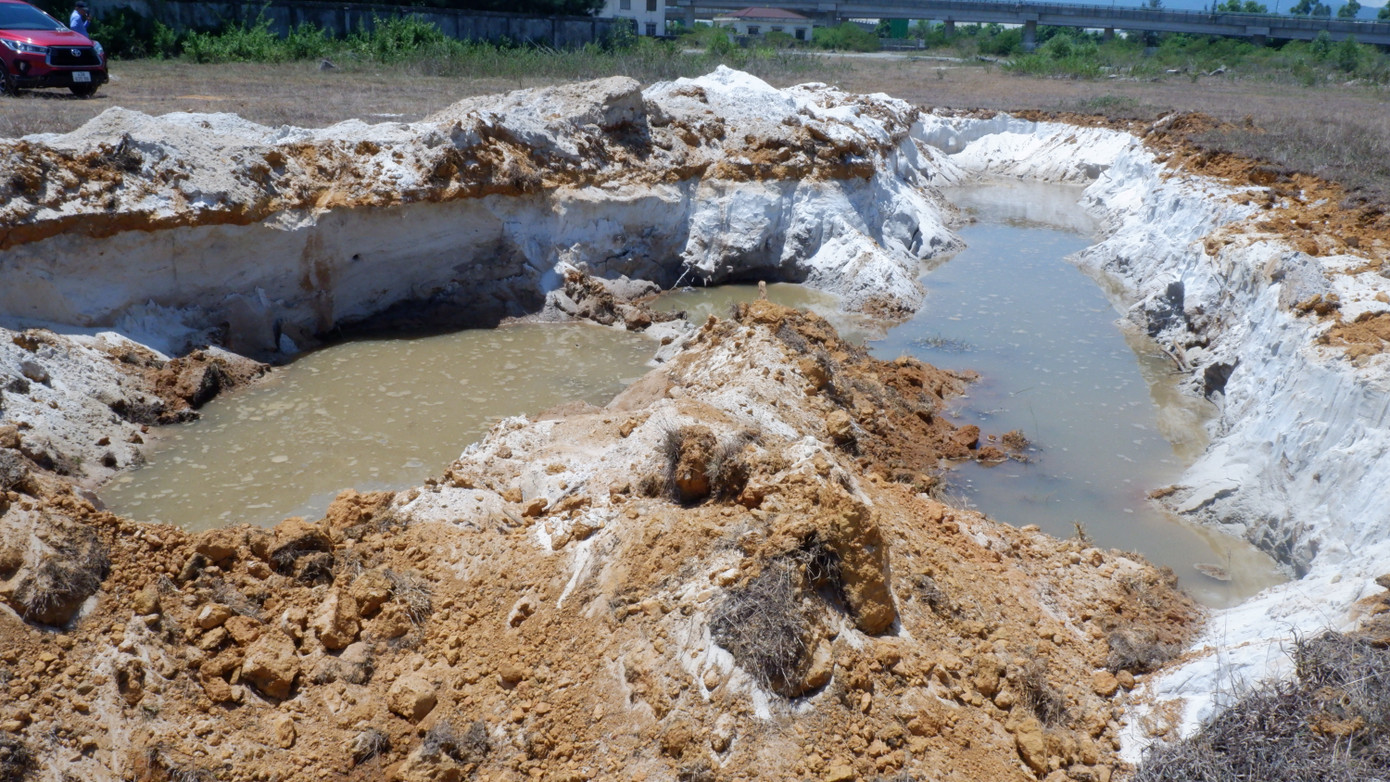 Đại diện Công ty TNHH Raico Việt Nam cho biết: Việc đào trộm đất dự án là hành vi vi phạm pháp luật, coi thường luật pháp, đáng lên án, gây ảnh hưởng xấu đối với các nhà đầu tư cũng như cư dân tại đây. Đại diện Công ty TNHH Raico Việt Nam cho biết: Việc đào trộm đất dự án là hành vi vi phạm pháp luật, coi thường luật pháp, đáng lên án, gây ảnh hưởng xấu đối với các nhà đầu tư cũng như cư dân tại đây.