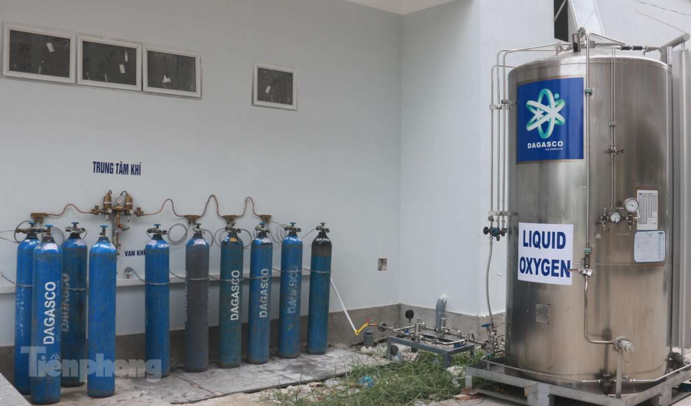 Hệ thống sang chiết khí Oxy phục vụ việc chữa trị bệnh nhân COVID-19 tại bệnh viện dã chiến Đà Nẵng. Ảnh: Nguyễn Thành