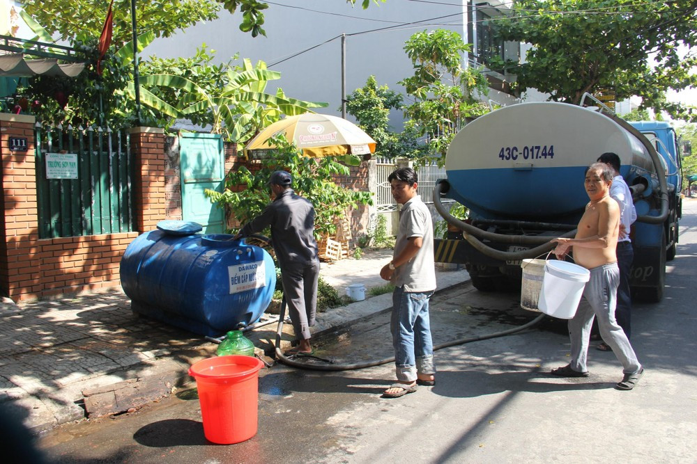 Người dân Đà Nẵng lo thiếu nước sạch vào mùa khô. Ảnh: Thanh Trần.