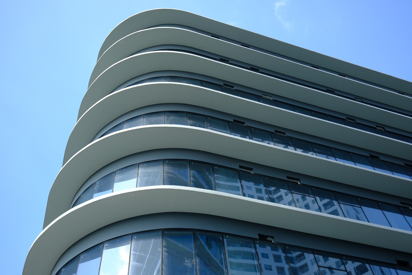 Trong khi đó, Ban Quản lý dự án đầu tư xây dựng các công trình dân dụng và công nghiệp TP. Đà Nẵng cho biết sẽ tổ chức đấu thầu và thi công các hạng mục đầu tư, lắp đặt thiết bị, hệ thống dùng chung trước khi bàn giao, đưa vào sử dụng tòa nhà.