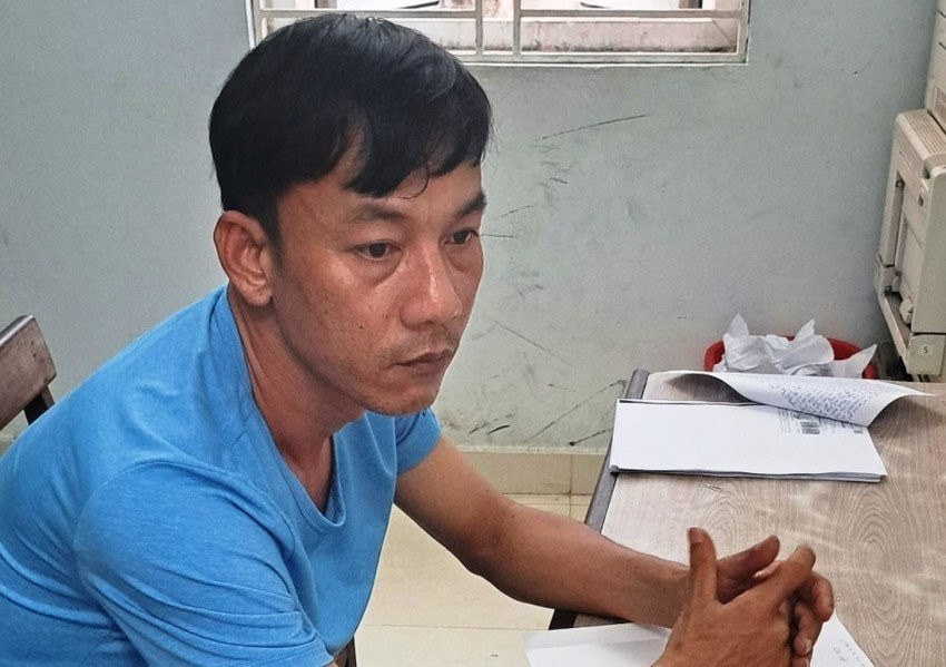 Đối tượng Dũng tại cơ quan công an. Đối tượng Dũng tại cơ quan công an.