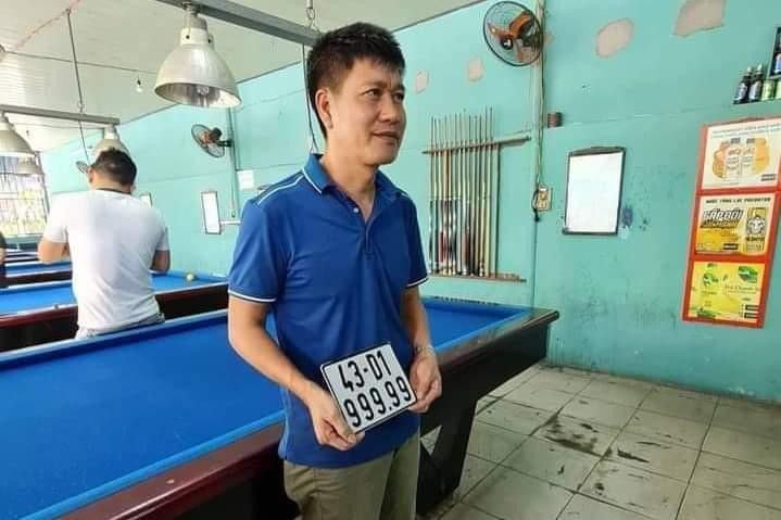 Biển số xe ngũ quý 999.99 vừa bấm được.