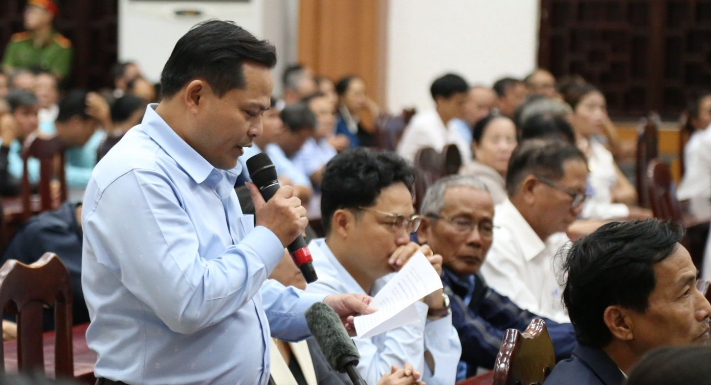 Cử tri huyện Hòa Vang (TP Đà Nẵng) nêu ý kiến tại buổi tiếp xúc.
