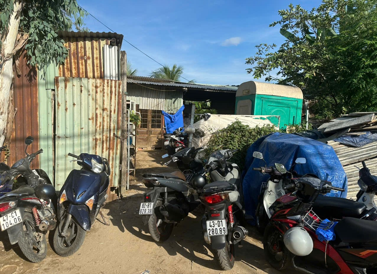 Phòng Cảnh sát hình sự Công an TP Đà Nẵng đang tiếp tục truy xét mở rộng, điều tra làm rõ các đối tượng tham gia cá độ tại địa điểm nêu trên để xử lý triệt để. Phòng Cảnh sát hình sự Công an TP Đà Nẵng đang tiếp tục truy xét mở rộng, điều tra làm rõ các đối tượng tham gia cá độ tại địa điểm nêu trên để xử lý triệt để.