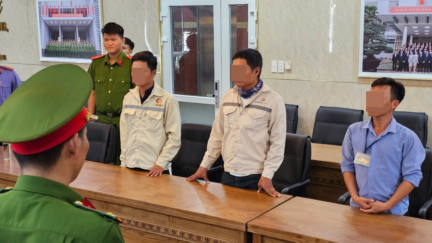 Cơ quan Cảnh sát điều tra Công an TP Đà Nẵng tống đạt quyết định khởi tố vụ án, khởi tố bị can 3 đối tượng Cơ quan Cảnh sát điều tra Công an TP Đà Nẵng tống đạt quyết định khởi tố vụ án, khởi tố bị can 3 đối tượng