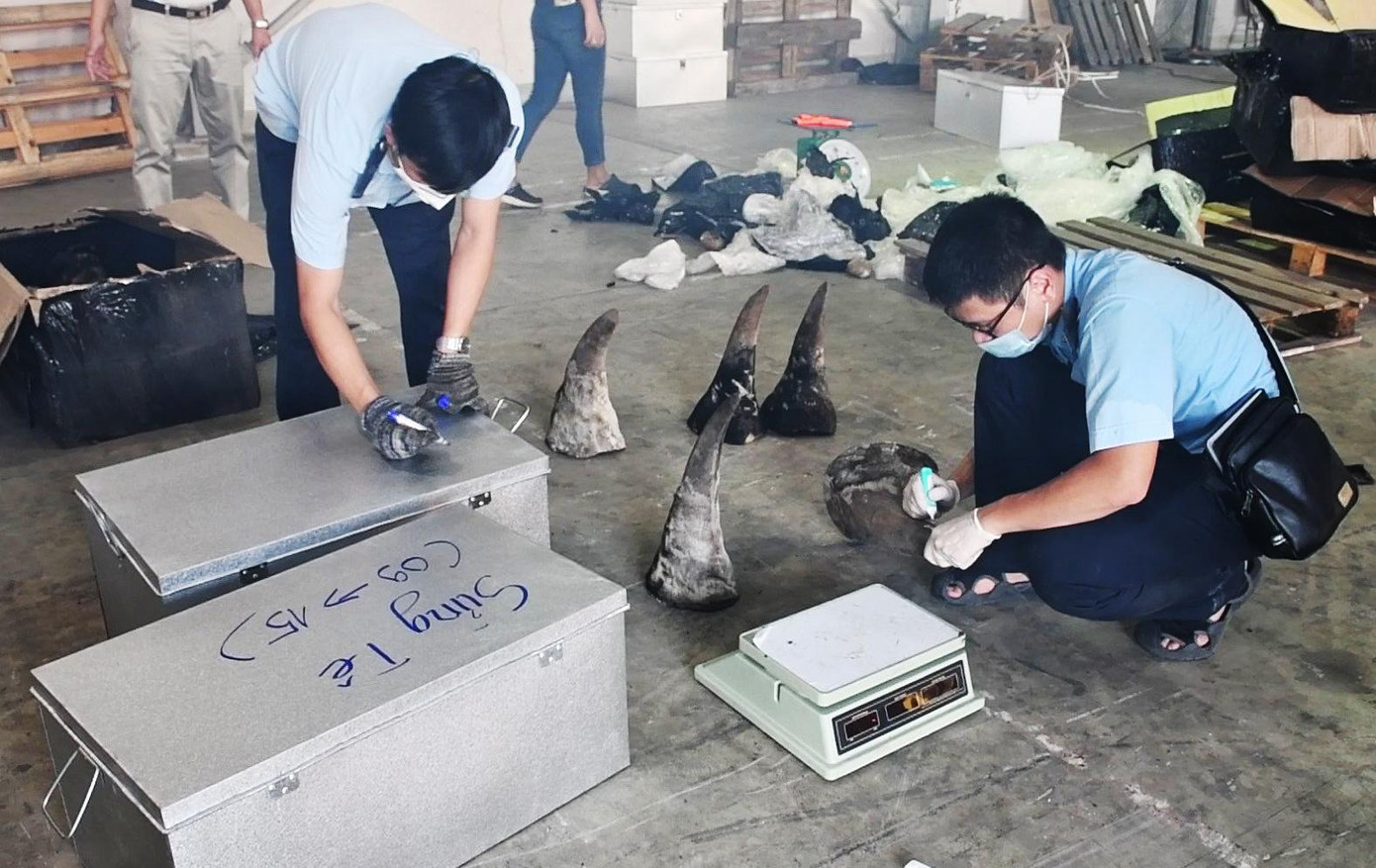 Qua kiểm tra, lực lượng liên ngành phát hiện hơn 138kg sừng động vật nghi là sừng tê giác, hơn 3,1 tấn xương động vật nghi là xương của động vật thuộc Danh mục các loài động vật, thực vật hoang dã quy định trong các phụ lục của Công ước về buôn bán quốc tế các loài động vật, thực vật hoang dã nguy cấp (CITES).