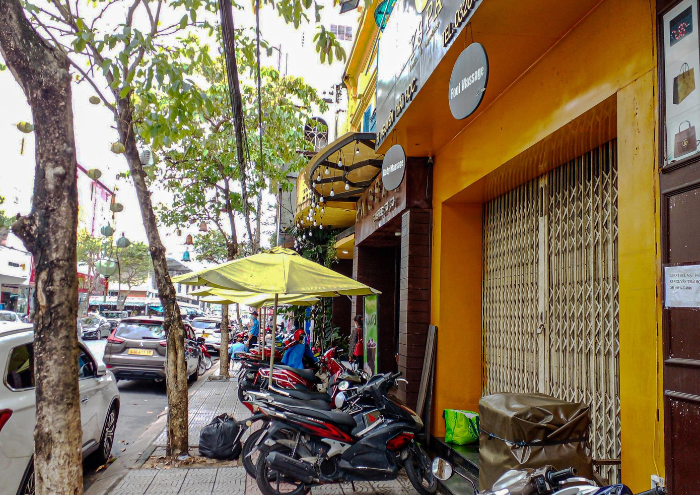 Với mức giá khởi điểm được đưa ra, số 49 và 51 Nguyễn Thái Học có giá bán gần 200 triệu/m2. Trước đó, ngày 16/2/2021 Công ty CP Giám định thẩm định Sài Gòn (chi nhánh Đà Nẵng) đã có chứng thư thẩm định về kết quả thẩm định giá tài sản đối với 2 tài sản nhà, đất này. Trên cơ sở đó, đến tháng 12/2021, Cục Thi hành dân sự TP Đà Nẵng thông báo lựa chọn tổ chức bán đấu giá đối với 2 tài sản tại nhà, đất trên. Tuy nhiên, đã qua 5 lần thông báo không có cá nhân, tổ chức nào mua.