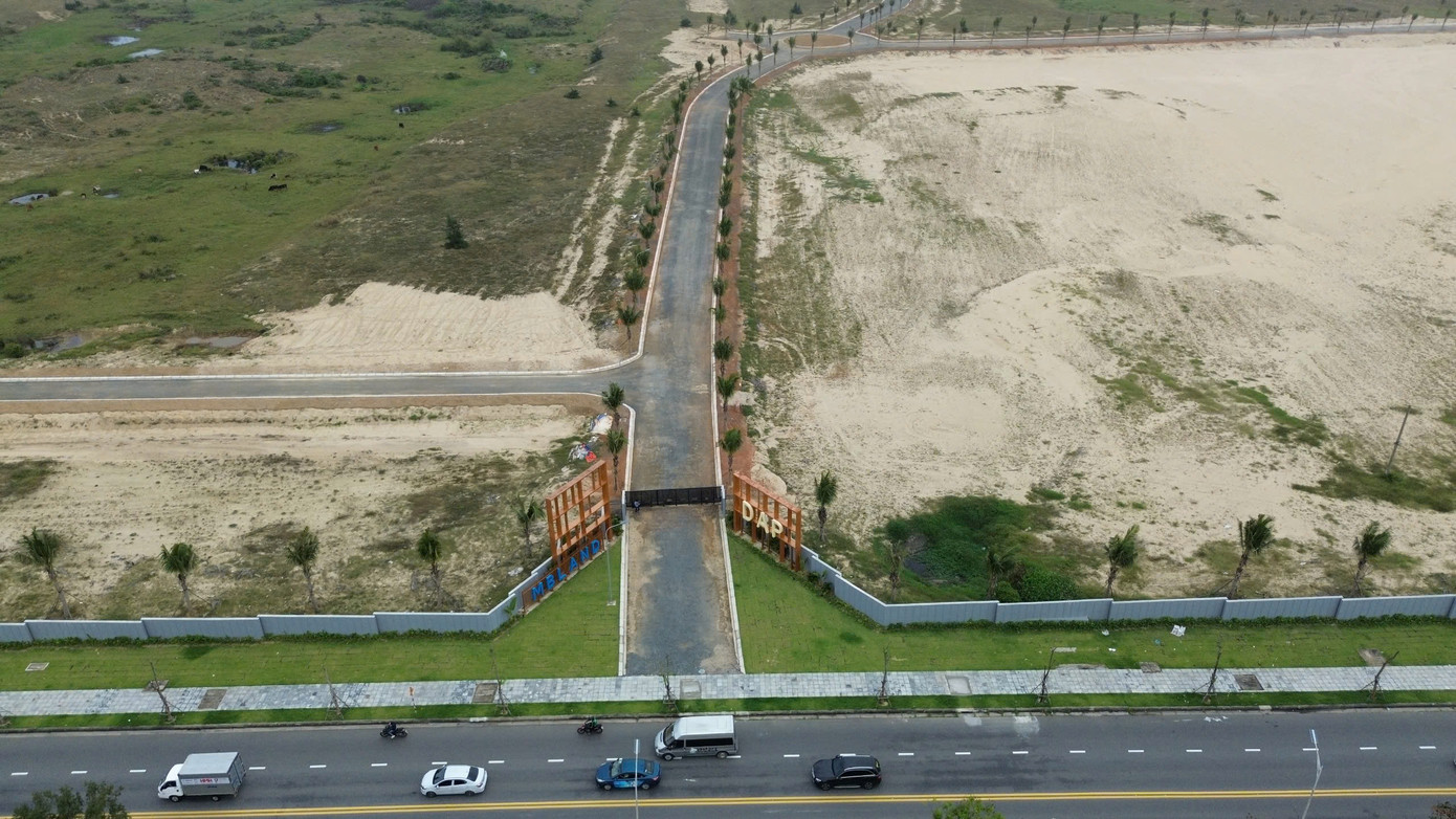 Trên tuyến đường ven biển Trường Sa - Võ Nguyên Giáp thuộc quận Ngũ Hành Sơn nhiều dự án vướng mắc pháp lý nên chưa thể triển khai, bỏ hoang gây lãng phí. Trong số đó, có dự án khu du lịch ven biển DAP, DAP 1, DAP 2 tại phường Hòa Hải (quận Ngũ Hành Sơn). Trên tuyến đường ven biển Trường Sa - Võ Nguyên Giáp thuộc quận Ngũ Hành Sơn nhiều dự án vướng mắc pháp lý nên chưa thể triển khai, bỏ hoang gây lãng phí. Trong số đó, có dự án khu du lịch ven biển DAP, DAP 1, DAP 2 tại phường Hòa Hải (quận Ngũ Hành Sơn).