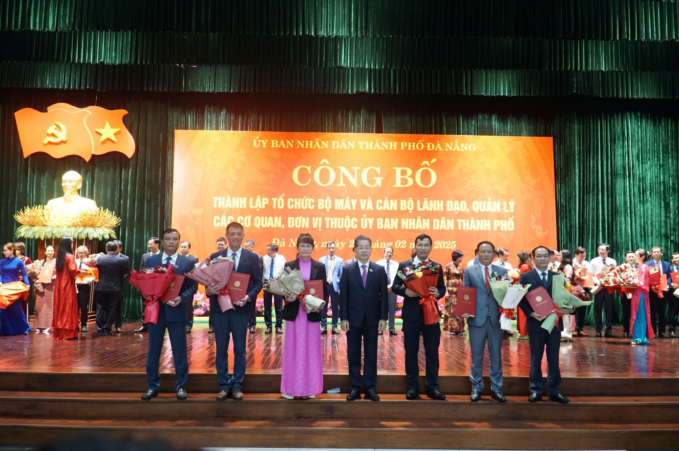 Quang cảnh buổi lễ công bố.