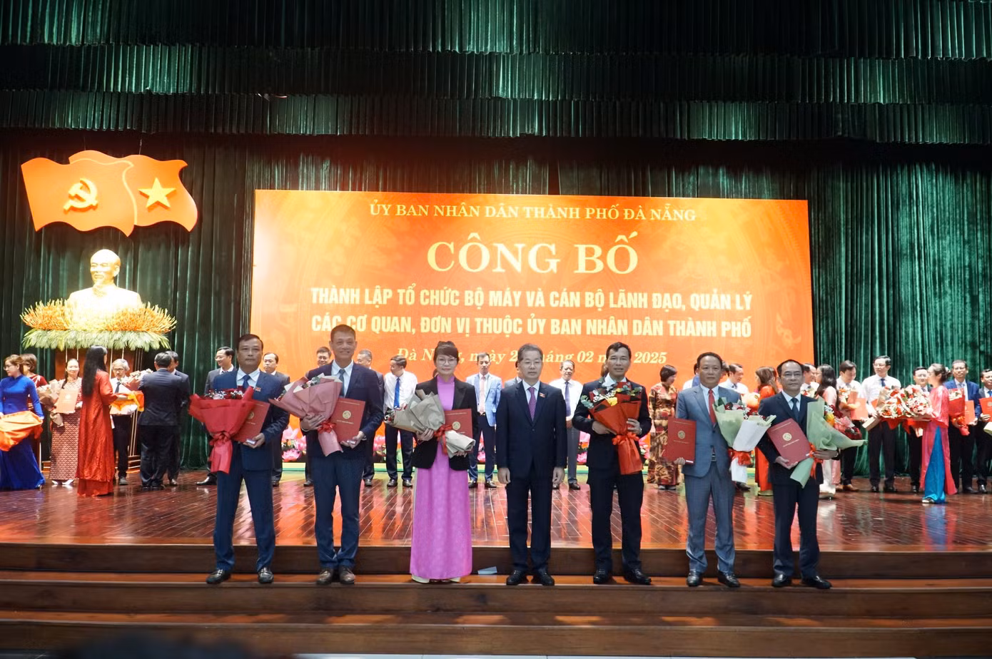 Quang cảnh buổi lễ công bố.