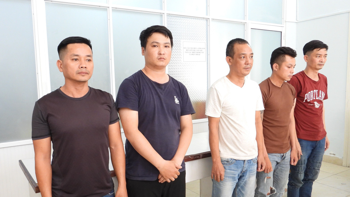 Các đối tượng trong đường dây bị bắt.