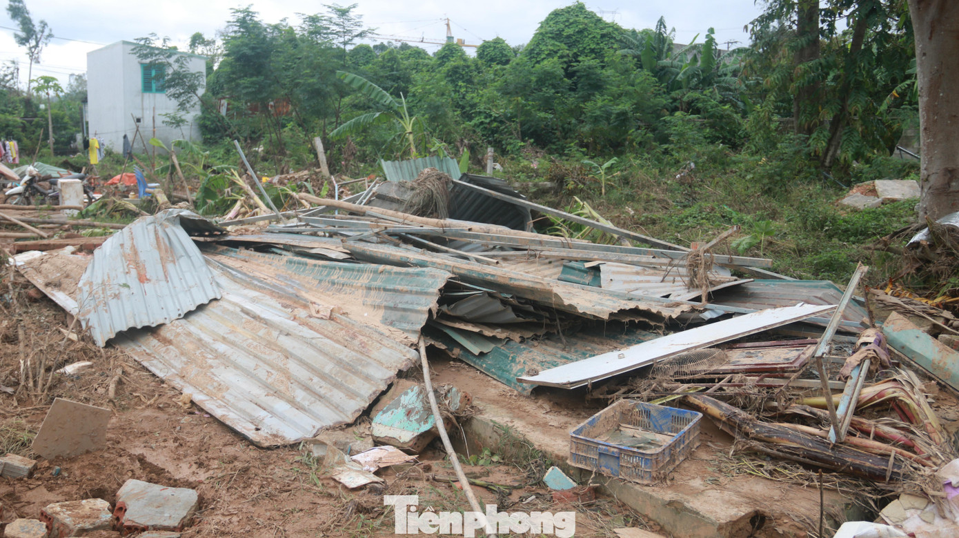 Nhà cửa tan hoang, ruộng vườn tan nát, người dân vùng ảnh hưởng ở Hòa Vang đang cần sự chung tay giúp đỡ để vượt qua khó khăn.