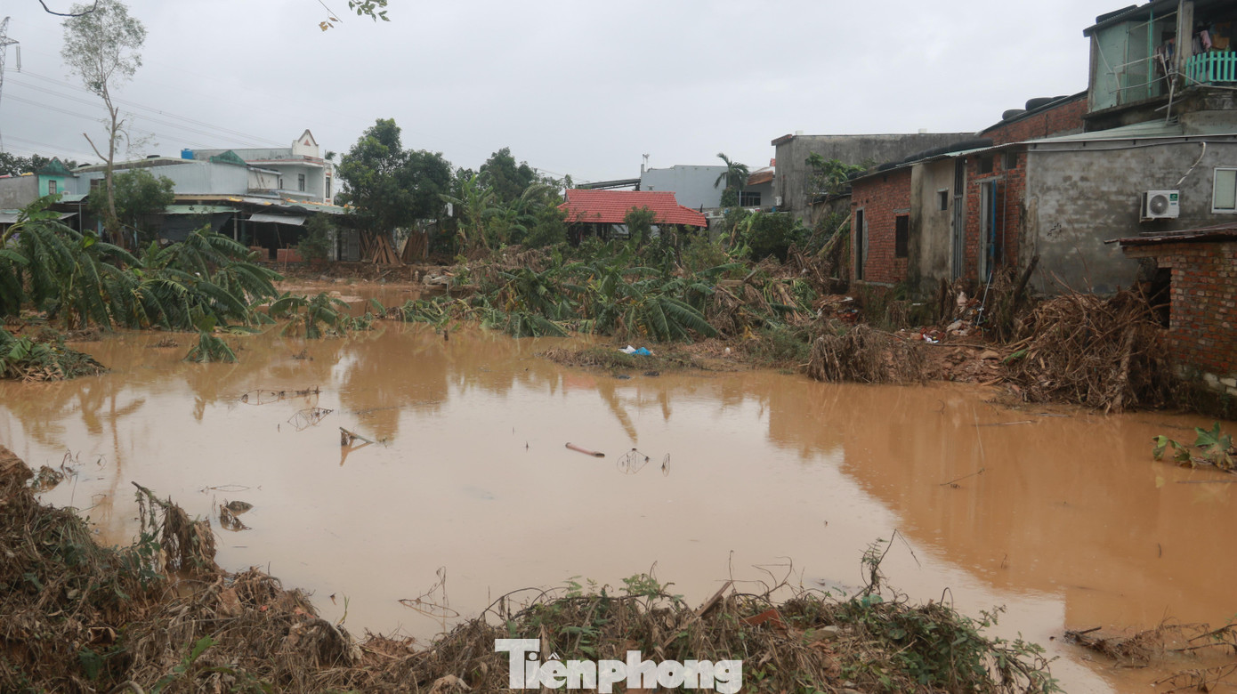 Thiệt hại do mưa lũ ở Đà Nẵng là rất nặng nề. Ảnh: Nguyễn Thành