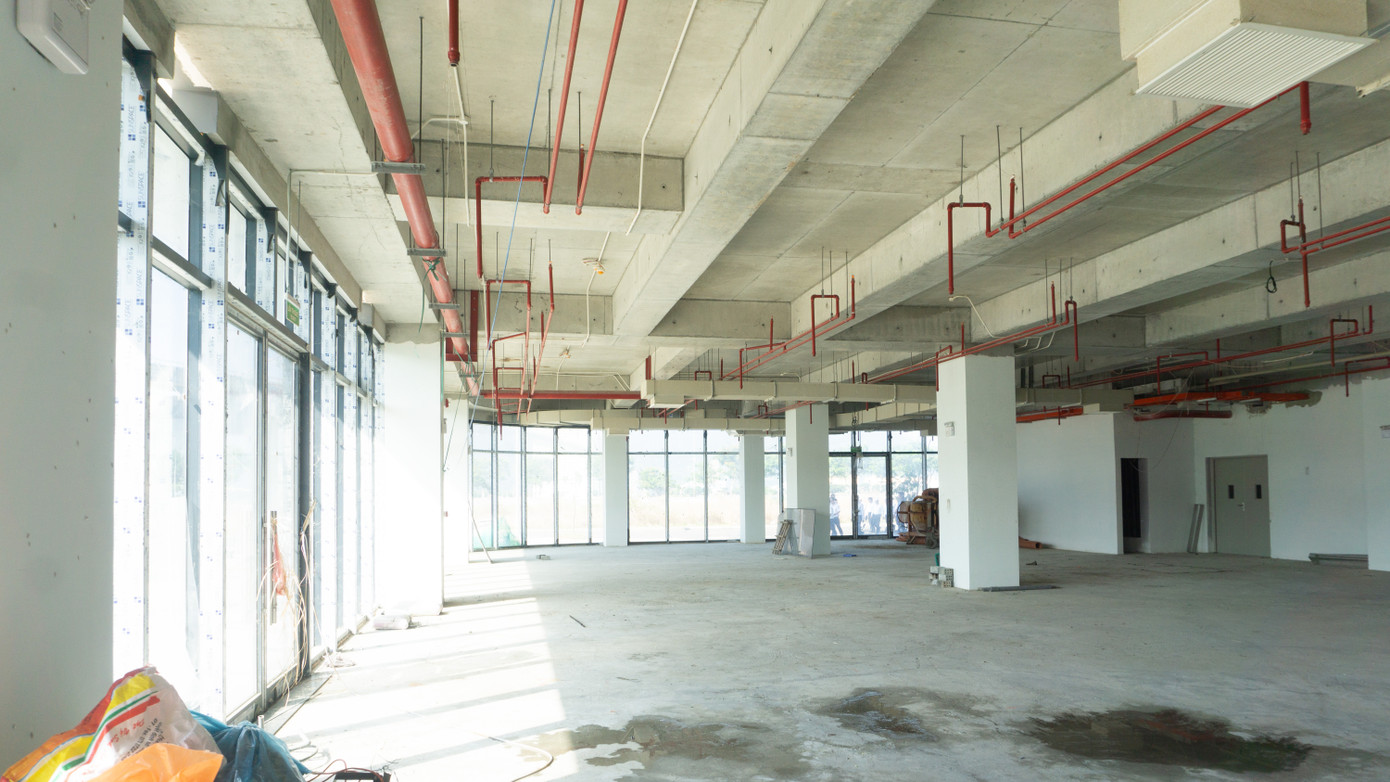 Bên trong công trình các hạng mục đã được hoàn thành và lắp đặt đầy đủ thiết bị phòng cháy chữa cháy. Để tháo gỡ vướng mắc, ngày 1/2, Thủ tướng ban hành Nghị định 09/2024 sửa đổi, bổ sung một số điều của Nghị định 144/2016 quy định một số cơ chế đặc thù về đầu tư, tài chính, ngân sách và phân cấp quản lý đối với TP. Đà Nẵng. Nhờ vậy, Đà Nẵng có thể tái khởi động dự án.