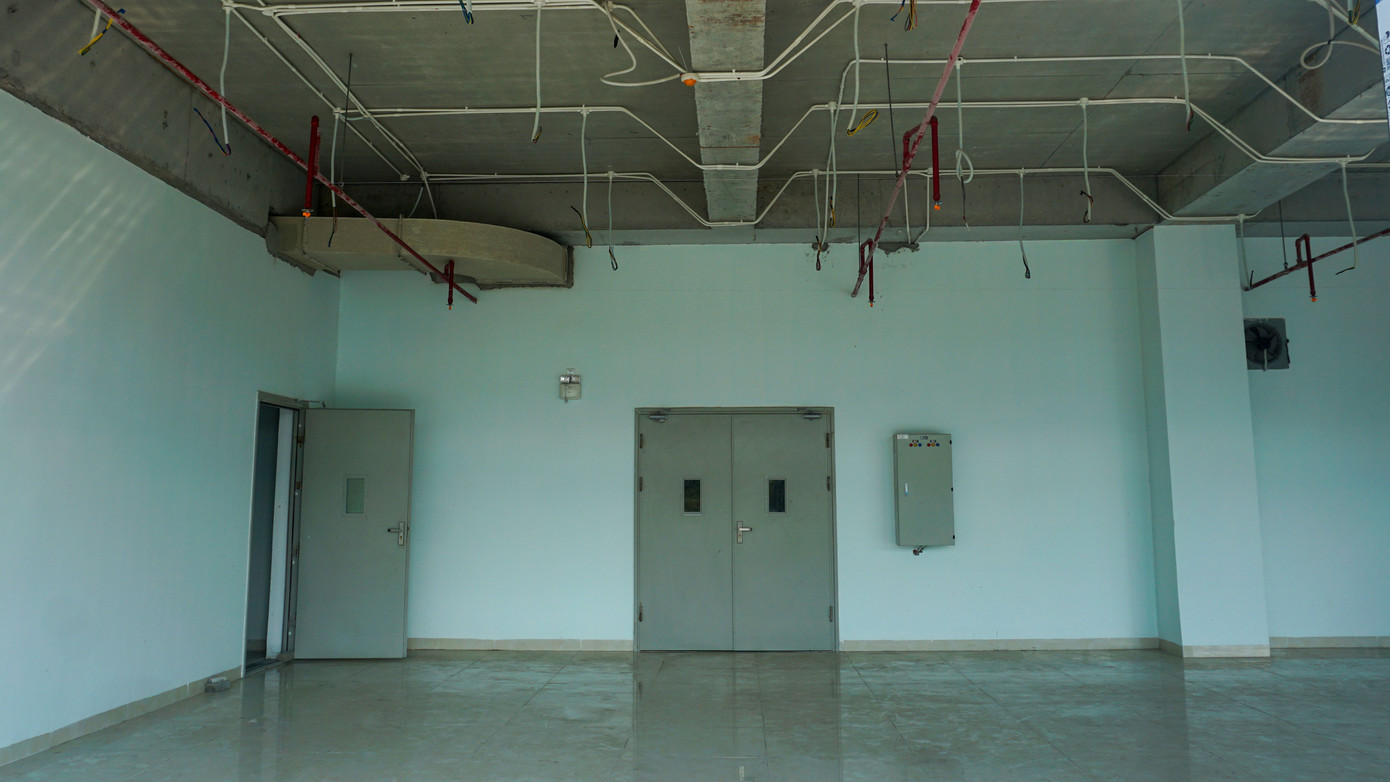 Bên trong công trình các hạng mục đã được hoàn thành và lắp đặt đầy đủ thiết bị phòng cháy chữa cháy. Để tháo gỡ vướng mắc, ngày 1/2, Thủ tướng ban hành Nghị định 09/2024 sửa đổi, bổ sung một số điều của Nghị định 144/2016 quy định một số cơ chế đặc thù về đầu tư, tài chính, ngân sách và phân cấp quản lý đối với TP. Đà Nẵng. Nhờ vậy, Đà Nẵng có thể tái khởi động dự án.