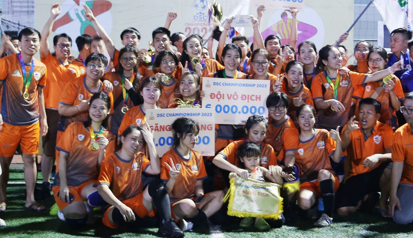 Niềm vui chiến thắng của đội bóng dân công nghệ thông tin vô địch DCS 2023.