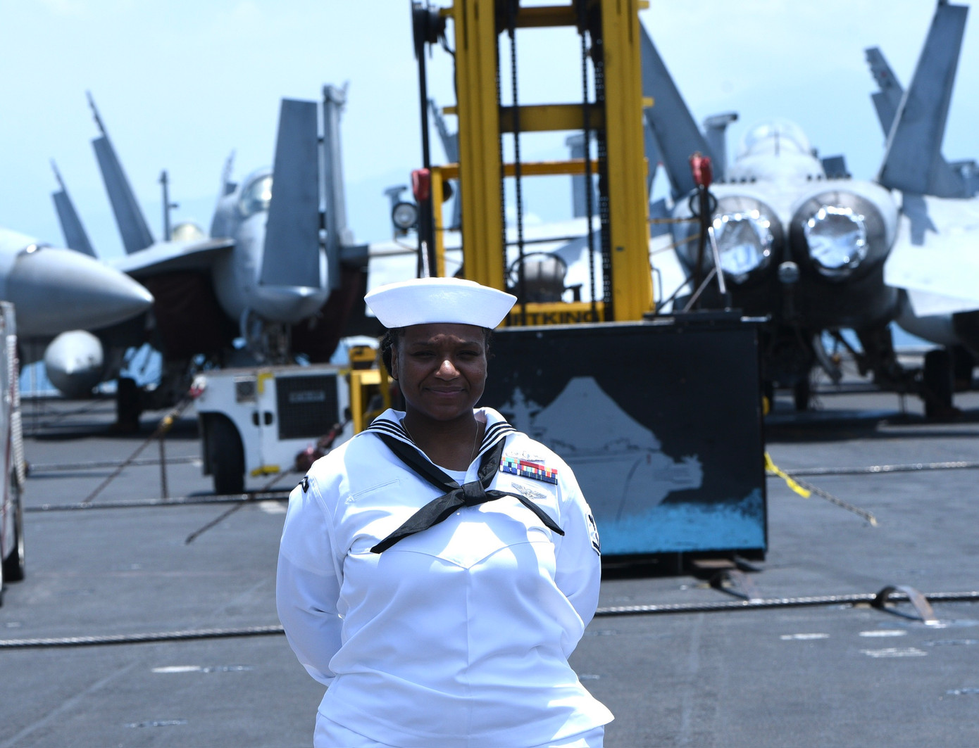 Một nữ thủy thủ làm nhiệm vụ trên tàu sân bay USS Ronald Reagan. Ảnh: Nhật Minh