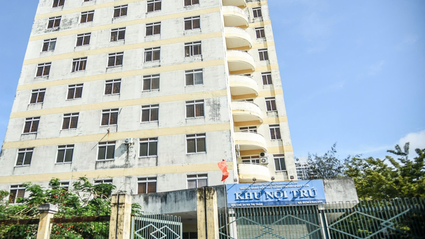 Sở Xây dựng Đà Nẵng đề xuất dành bốn tầng (49 phòng) để Trường THPT chuyên Lê Quý Đôn bố trí cho học sinh; dành bảy tầng (91 phòng) bố trí thuê đối với cán bộ, công chức, viên chức, ưu tiên các trường hợp thuộc diện bố trí nhà công vụ, các trường hợp cá nhân (có thể bố trí ở ghép 2 - 4 người/phòng).