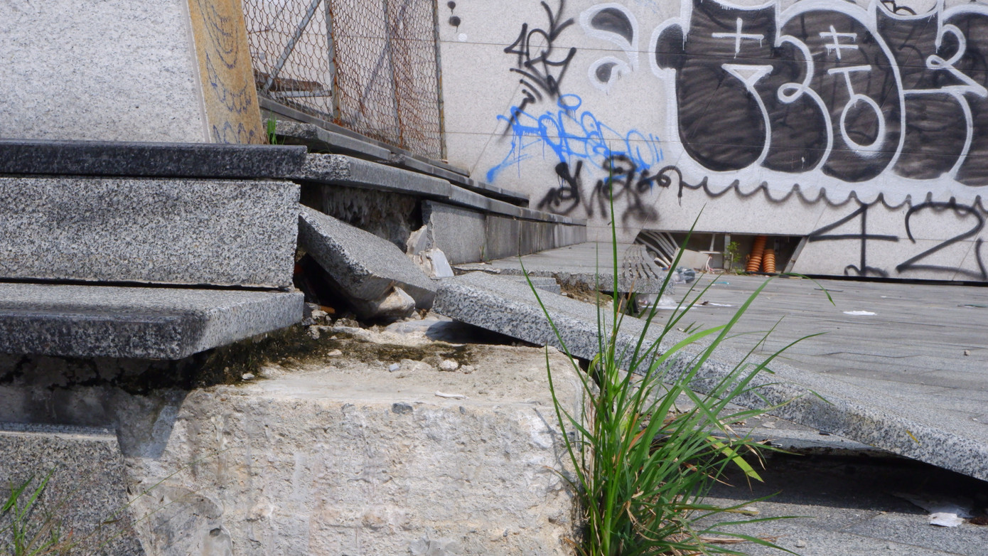 Theo đại diện chủ đầu tư dự án, mặc dù công ty không bị khởi tố, điều tra, truy tố, xét xử trong vụ án, thế nhưng việc tạm dừng mọi hoạt động như yêu cầu của cơ quan chức năng đã làm tê liệt quá trình đầu tư, xây dựng tại dự án, gây thiệt hại rất lớn đến uy tín của doanh nghiệp, bị các nhà thầu, đối tác khiếu kiện, ảnh hưởng lớn đến tài sản đã đầu tư và lợi tức đáng lẽ được hưởng nếu dự án sớm được đưa vào hoạt động.