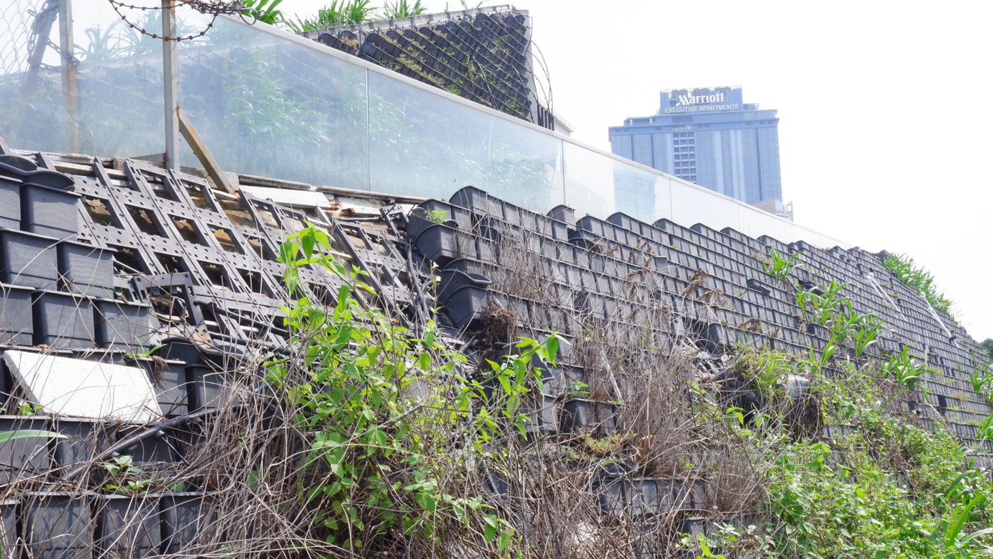 Năm 2018, Ban Thường vụ Thành ủy đã có Thông báo số 31 chỉ đạo giao Ban cán sự Đảng UBND TP. Đà Nẵng làm việc với chủ đầu tư vận động thu hồi dự án, nghiên cứu một trong các phương án: chuyển đổi công năng đối với dự án nhà hàng theo hướng gắn kết với hoạt động của Thành Điện Hải và khai thác mục đích công cộng hoặc bố trí là trung tâm thông tin dịch vụ hoặc phá dỡ để tạo không gian thoáng phía Tây sông Hàn.