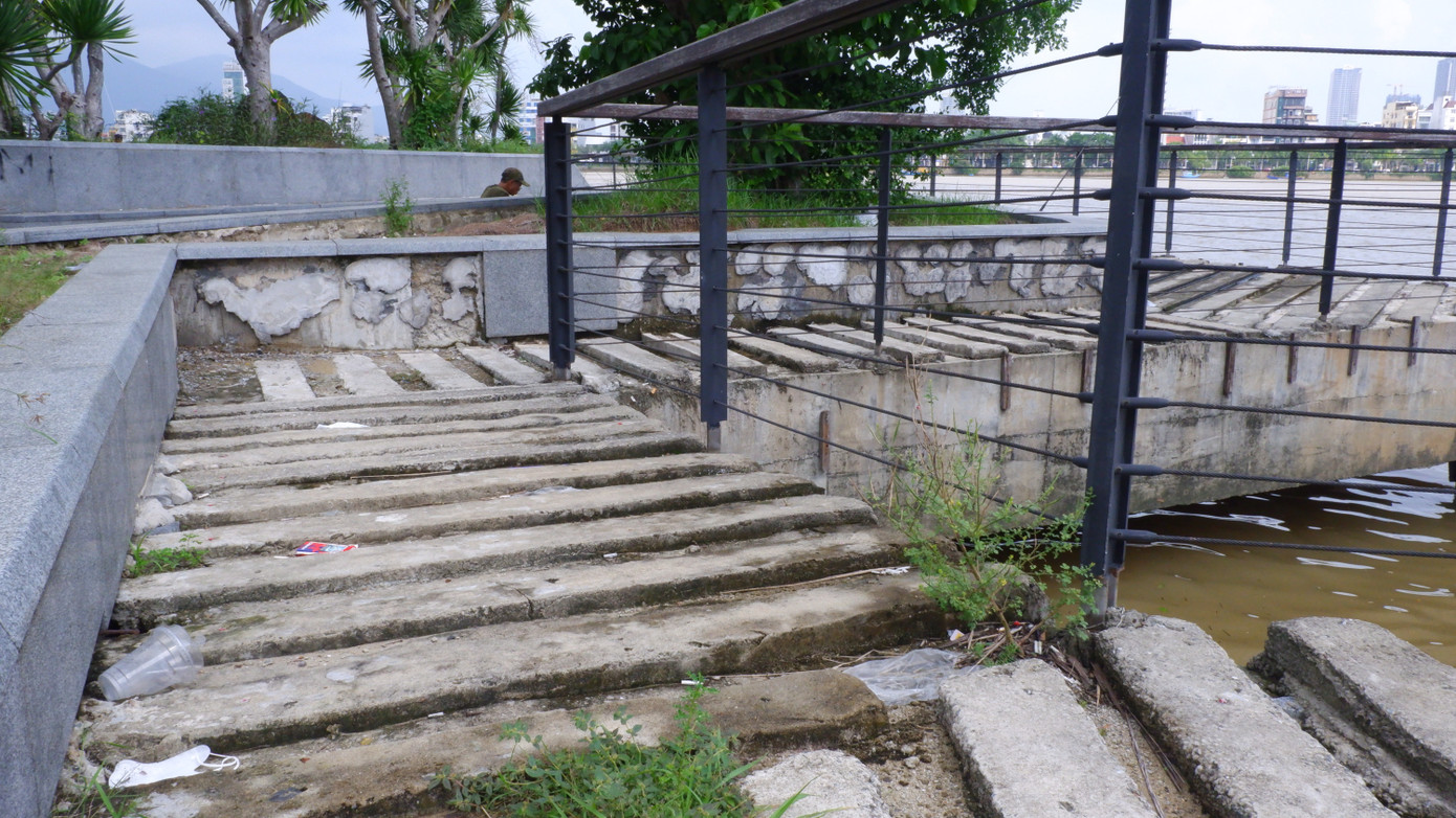 Kiến nghị gửi cơ quan chức năng TP. Đà Nẵng, chủ đầu tư đã để xuất xem xét 4 phương án giải quyết. Trong đó, chủ đầu tư đề xuất tiếp tục cho phép dự án vào khai thác, kinh doanh đúng như hồ sơ pháp lý hiện có nhằm hạn chế tối đa thiệt hại cho doanh nghiệp. Trường hợp thành phố thay đổi một phần công năng, mục đích sử dụng đất sang đất công cộng, chủ đầu tư đề nghị tiếp tục được làm chủ đầu tư và được áp dụng chính sách thuê đất tương ứng đối với phần công năng thay đổi.