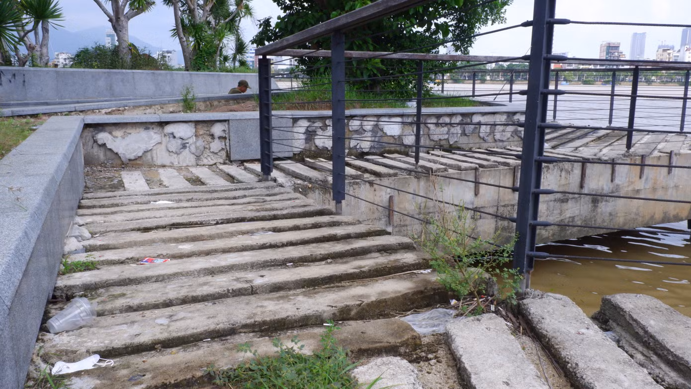 Kiến nghị gửi cơ quan chức năng TP. Đà Nẵng, chủ đầu tư đã để xuất xem xét 4 phương án giải quyết. Trong đó, chủ đầu tư đề xuất tiếp tục cho phép dự án vào khai thác, kinh doanh đúng như hồ sơ pháp lý hiện có nhằm hạn chế tối đa thiệt hại cho doanh nghiệp. Trường hợp thành phố thay đổi một phần công năng, mục đích sử dụng đất sang đất công cộng, chủ đầu tư đề nghị tiếp tục được làm chủ đầu tư và được áp dụng chính sách thuê đất tương ứng đối với phần công năng thay đổi.