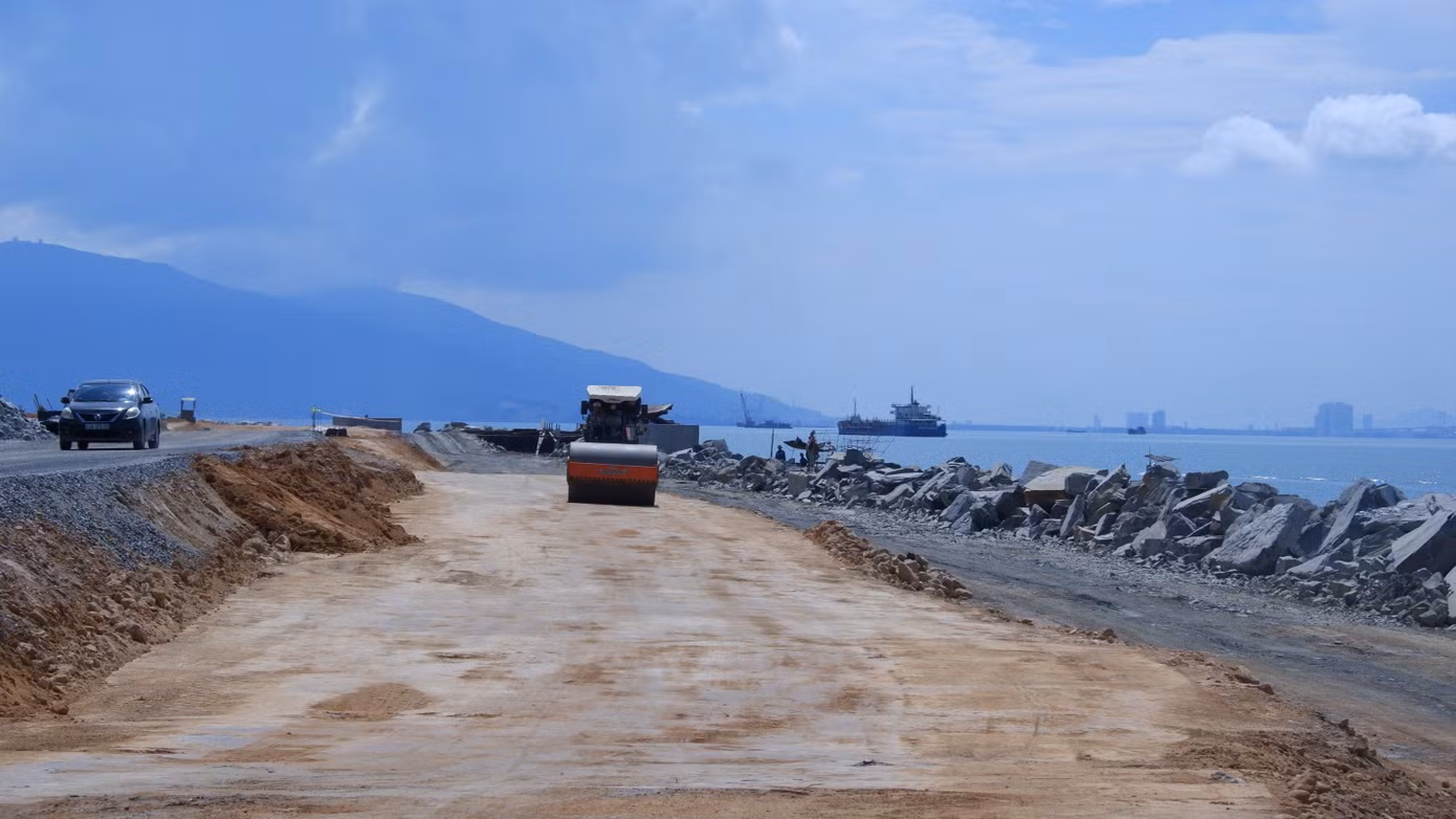 Ông Lê Thành Hưng - Giám đốc Ban quản lý các dự án cơ sở hạ tầng ưu tiên TP. Đà Nẵng (chủ đầu tư dự án), cho biết, đến nay giá trị khối lượng thi công phần cơ sở hạ tầng dùng chung hoàn thành đạt 67%.