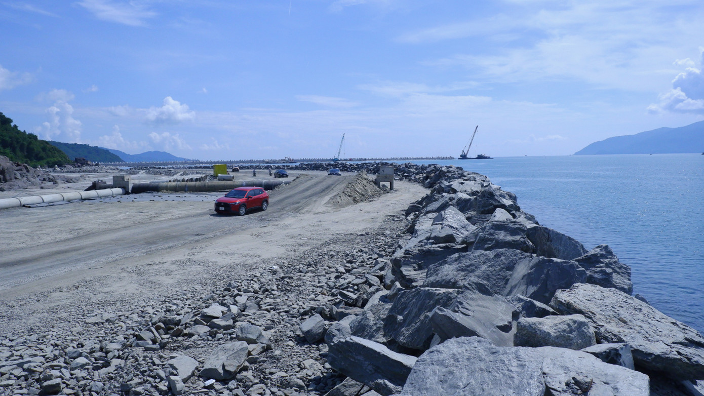 Cảng Liên Chiểu đang trong quá trình thi công.