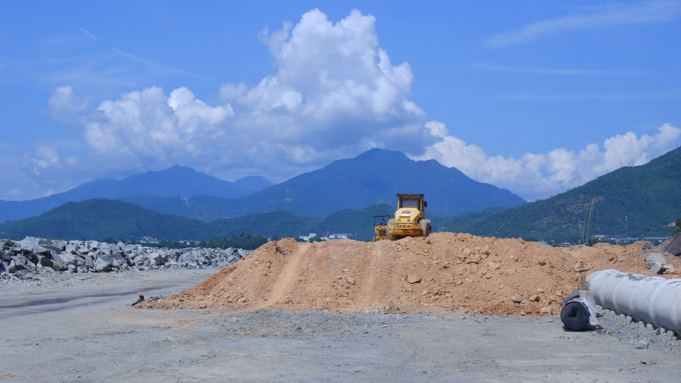 Dự án cảng Liên Chiểu là một trong những dự án trọng điểm của TP. Đà Nẵng, đang được đốc thúc tiến độ một cách khẩn trương.