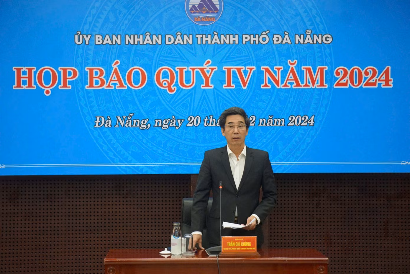 Ông Trần Chí Cường - Phó Chủ tịch UBND TP. Đà Nẵng - chủ trì họp báo. Ông Trần Chí Cường - Phó Chủ tịch UBND TP. Đà Nẵng - chủ trì họp báo.