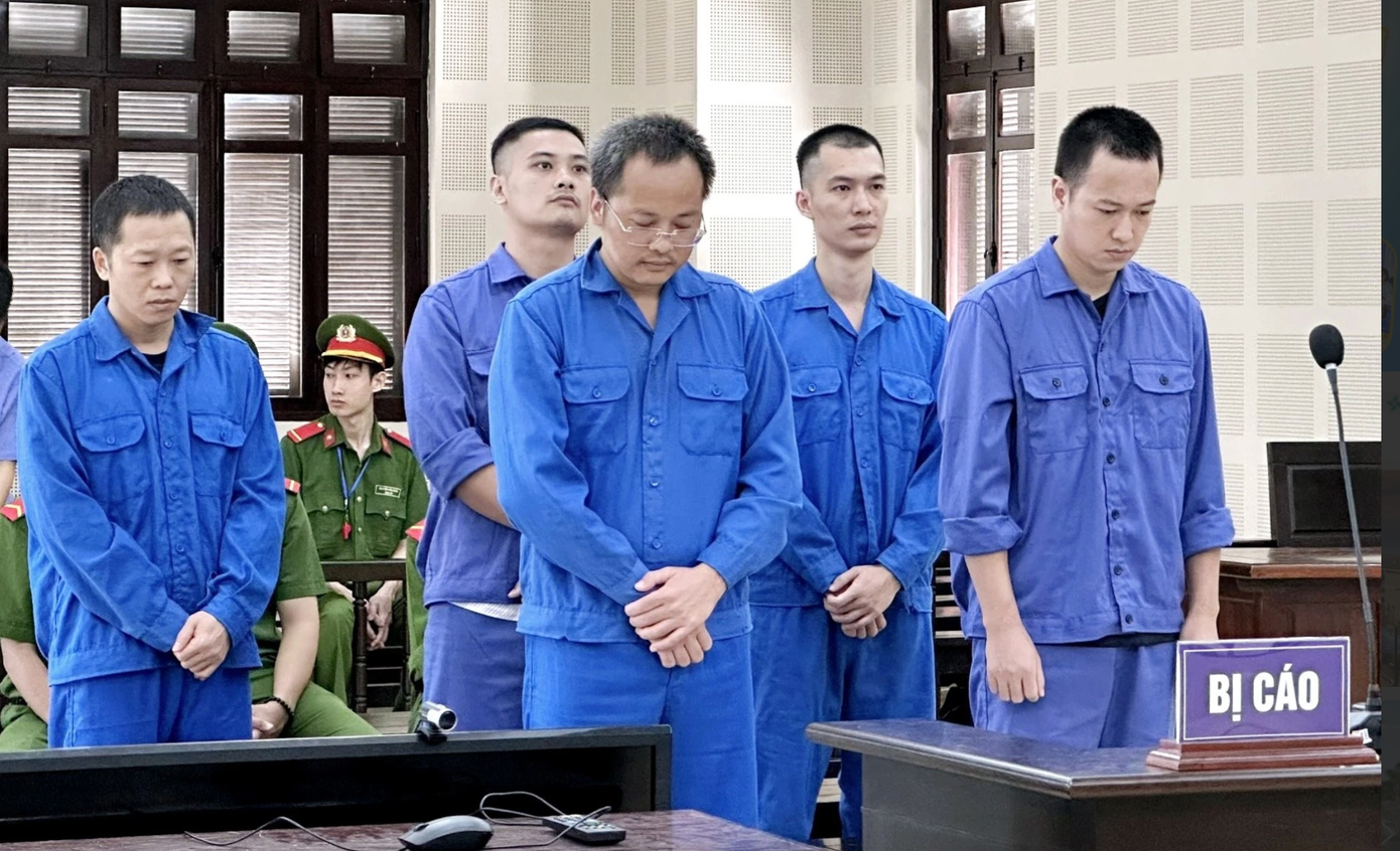 Các bị cáo tại phiên tòa. Ảnh: BTN.