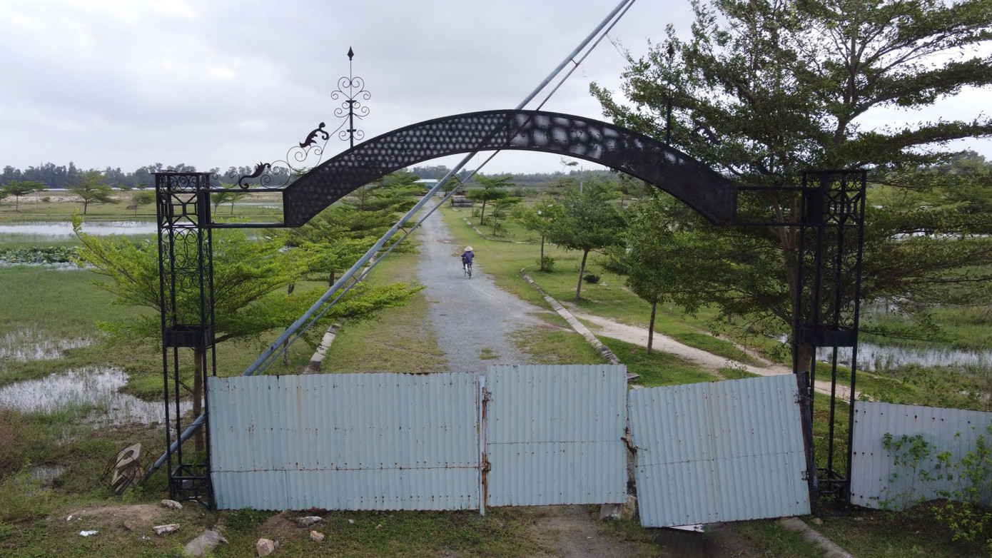 Liên quan đến 3 dự án này, UBND tỉnh Quảng Nam đã có điều chỉnh tiến độ, thống nhất gia hạn đến hết tháng 6/2025 hoàn thành công tác bồi thường, giải phóng mặt bằng; đến hết tháng 12/2025 triển khai thực hiện hoàn thành các dự án, nghiệm thu bàn giao đưa các dự án vào khai thác sử dụng.