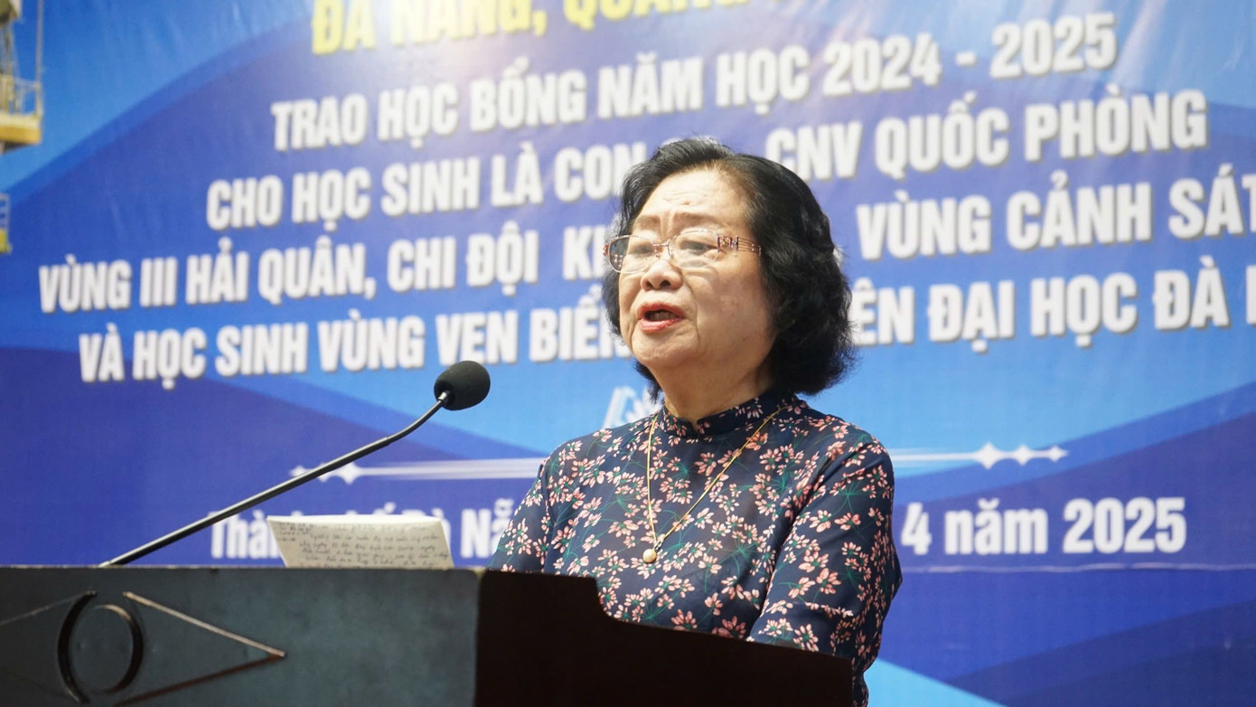 Bà Trương Mỹ Hoa, Nguyên Phó Chủ tịch nước phát biểu tại chương trình.