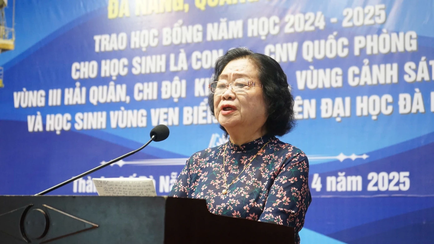 Bà Trương Mỹ Hoa, Nguyên Phó Chủ tịch nước phát biểu tại chương trình.