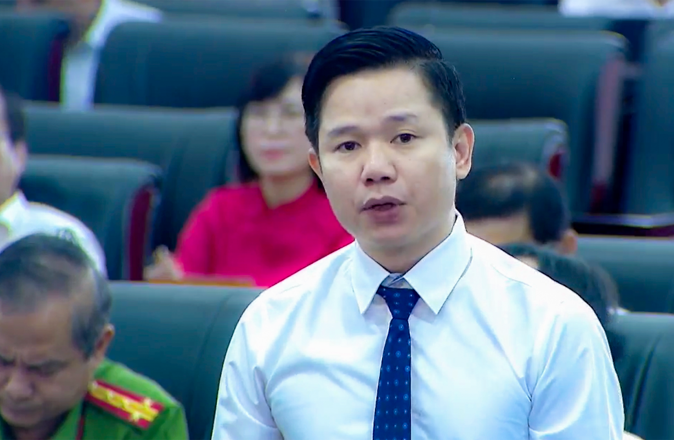 Ông Đoàn Xuân Hiếu chất vấn tại kỳ họp.