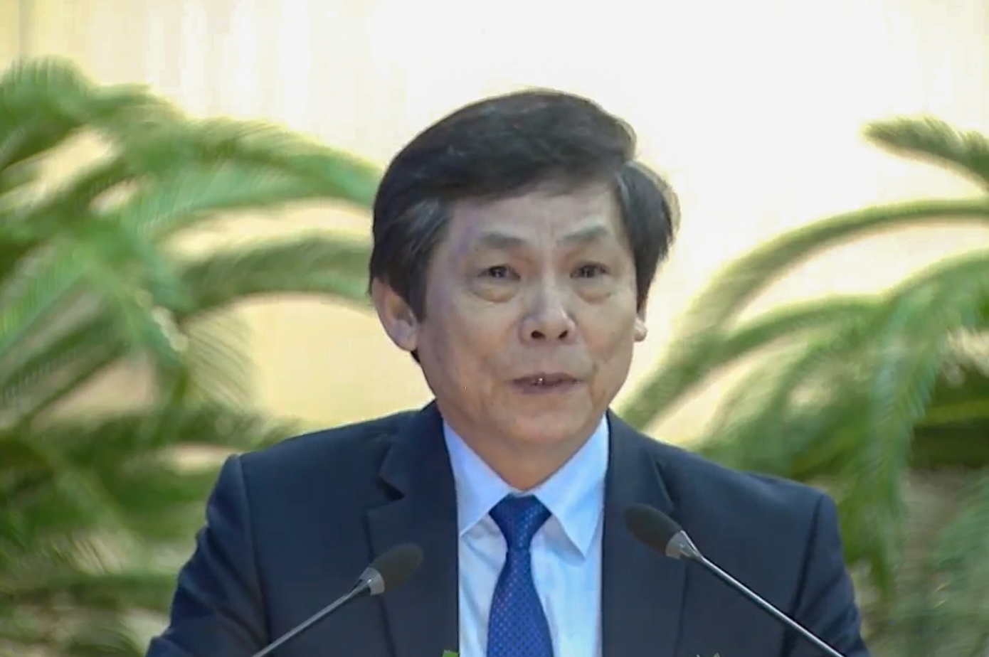 Ông Phạm Tấn Xử - Giám đốc Sở VH&amp;TT trả lời chất vấn tại kỳ họp.