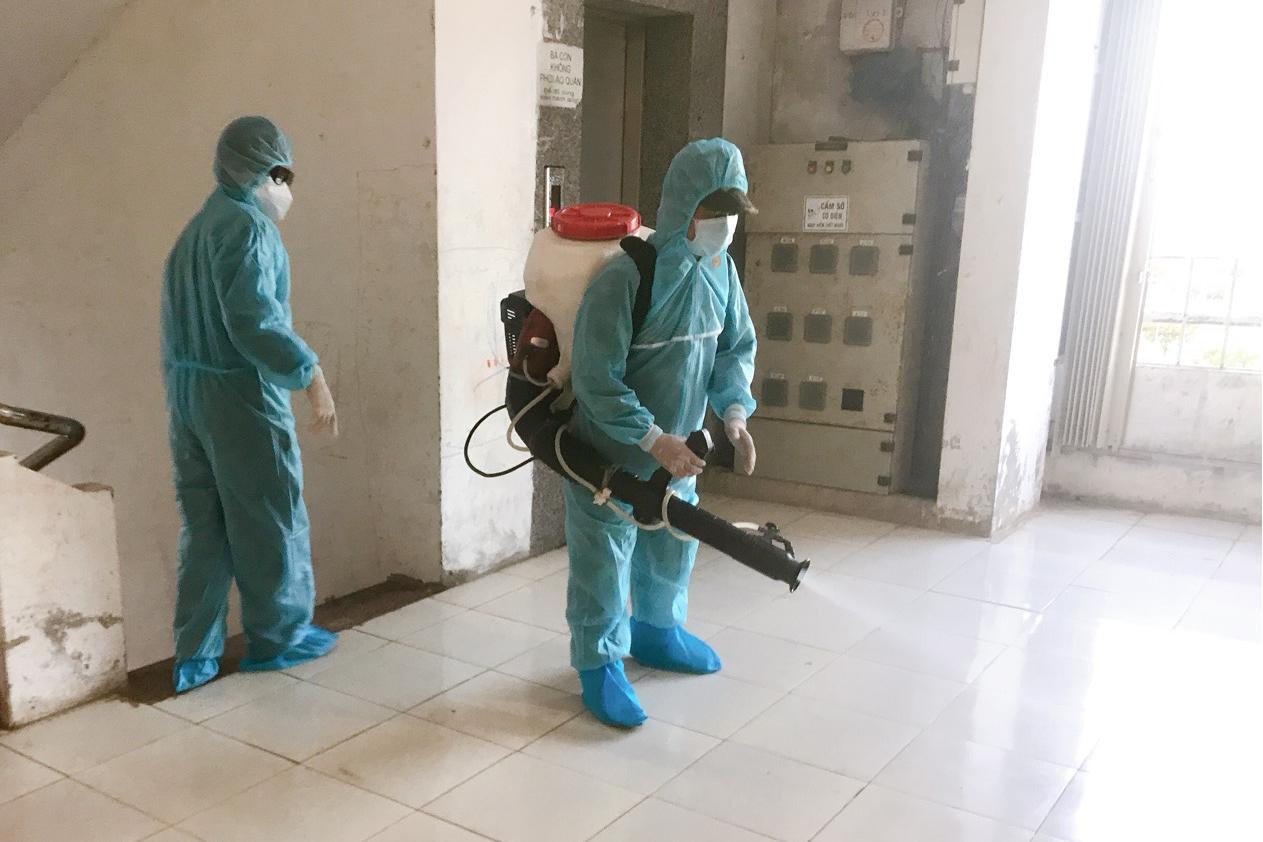 Ban chỉ đạo phòng chống dịch COVID-19 TP Đà Nẵng cho biết: trong ngày 29/7, trên địa bàn TP ghi nhận thêm 54 ca mắc COVID-19. Trong đó, chuỗi lây nhiễm liên quan đến bệnh nhân N.B.K, Nại Hiên Đông, Sơn Trà (Cảng cá Thọ Quang) là 26 ca. Cộng dồn 107 ca lây nhiễm từ chuỗi này. Ban chỉ đạo phòng chống dịch COVID-19 TP Đà Nẵng cho biết: trong ngày 29/7, trên địa bàn TP ghi nhận thêm 54 ca mắc COVID-19. Trong đó, chuỗi lây nhiễm liên quan đến bệnh nhân N.B.K, Nại Hiên Đông, Sơn Trà (Cảng cá Thọ Quang) là 26 ca. Cộng dồn 107 ca lây nhiễm từ chuỗi này.