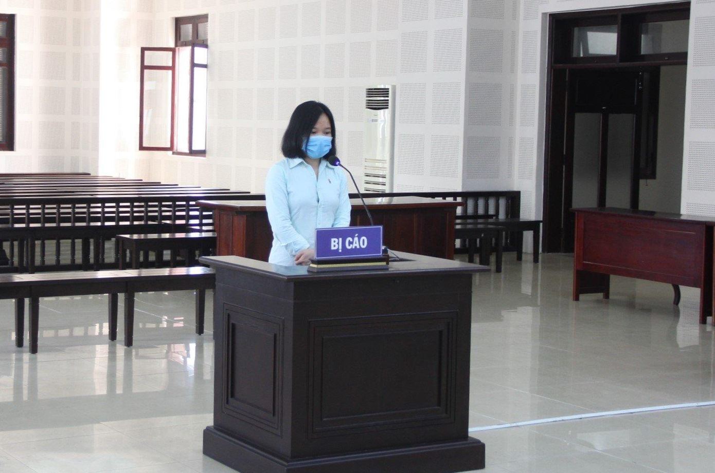 Bị cáo Hoàng Thị Thảo tại phiên toà. Ảnh: T.T Bị cáo Hoàng Thị Thảo tại phiên toà. Ảnh: T.T