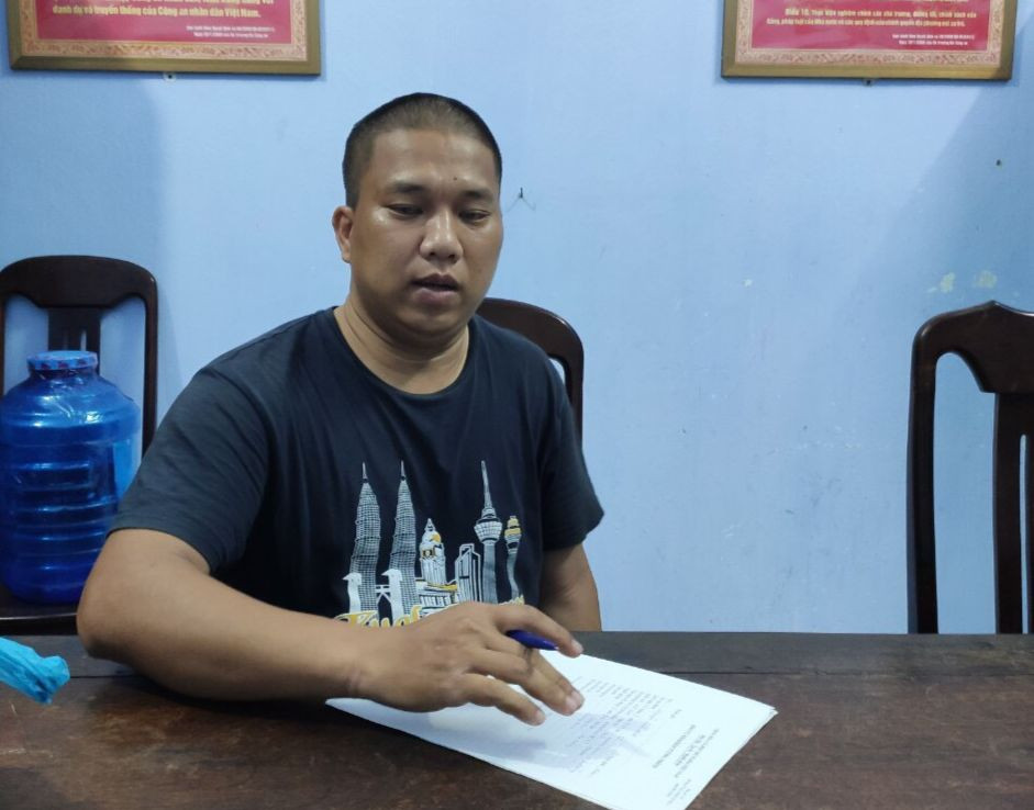 Đối tượng Nhựt tại cơ quan công an.