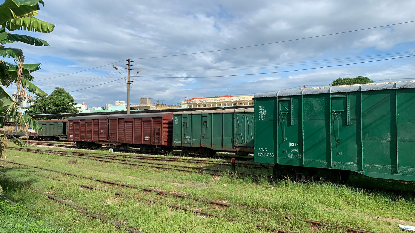Hiện trạng bên trong ga hàng hóa của ga đường sắt Đà Nẵng hiện nay. Hiện trạng bên trong ga hàng hóa của ga đường sắt Đà Nẵng hiện nay.