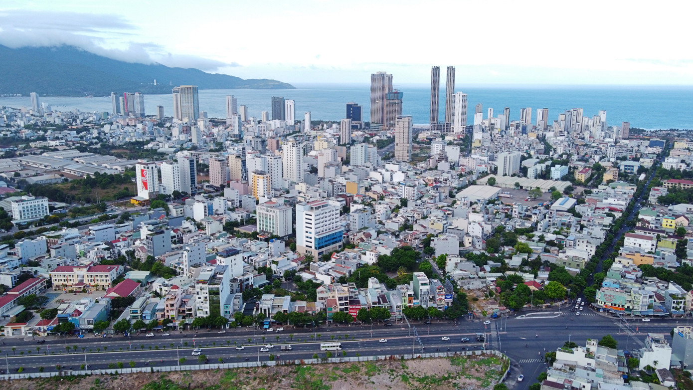 Một góc TP Đà Nẵng nhìn từ trên cao. Một góc TP Đà Nẵng nhìn từ trên cao.