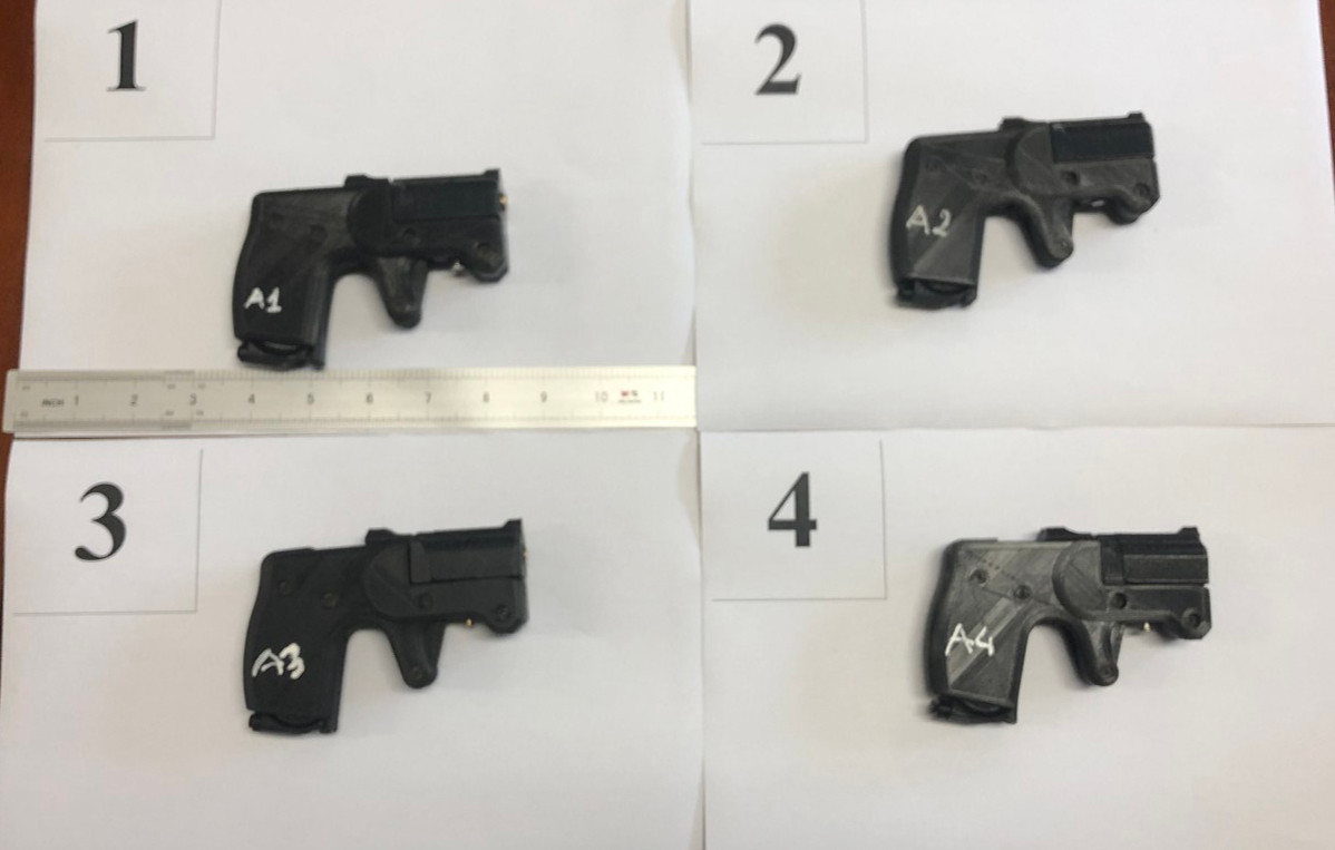4 khẩu súng công an thu giữ được. 4 khẩu súng công an thu giữ được.