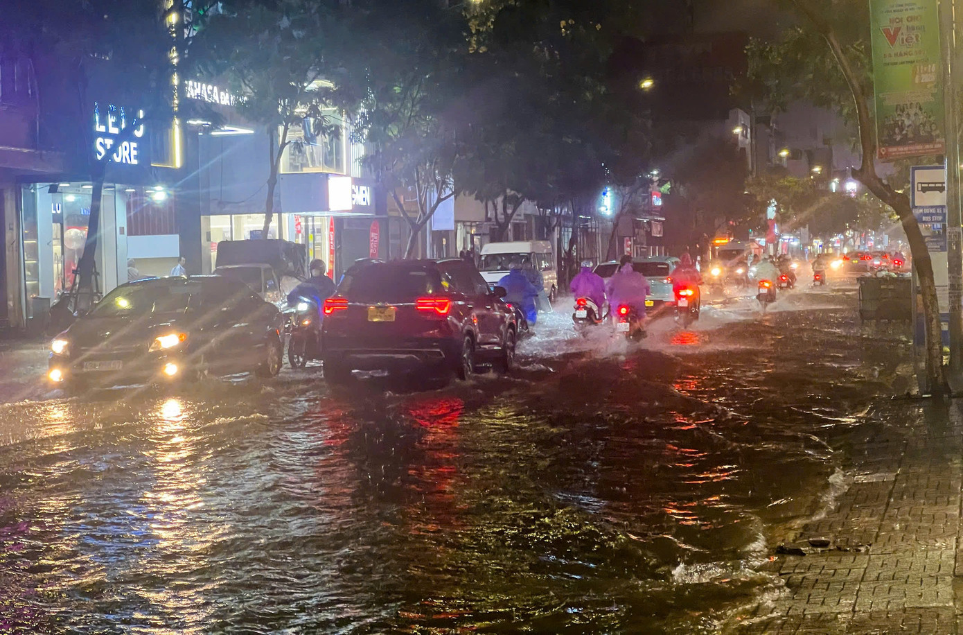 Một số tuyến đường ở quận Hải Châu, ngập cục bộ vào thời điểm mưa lớn kéo dài. Một số tuyến đường ở quận Hải Châu, ngập cục bộ vào thời điểm mưa lớn kéo dài.