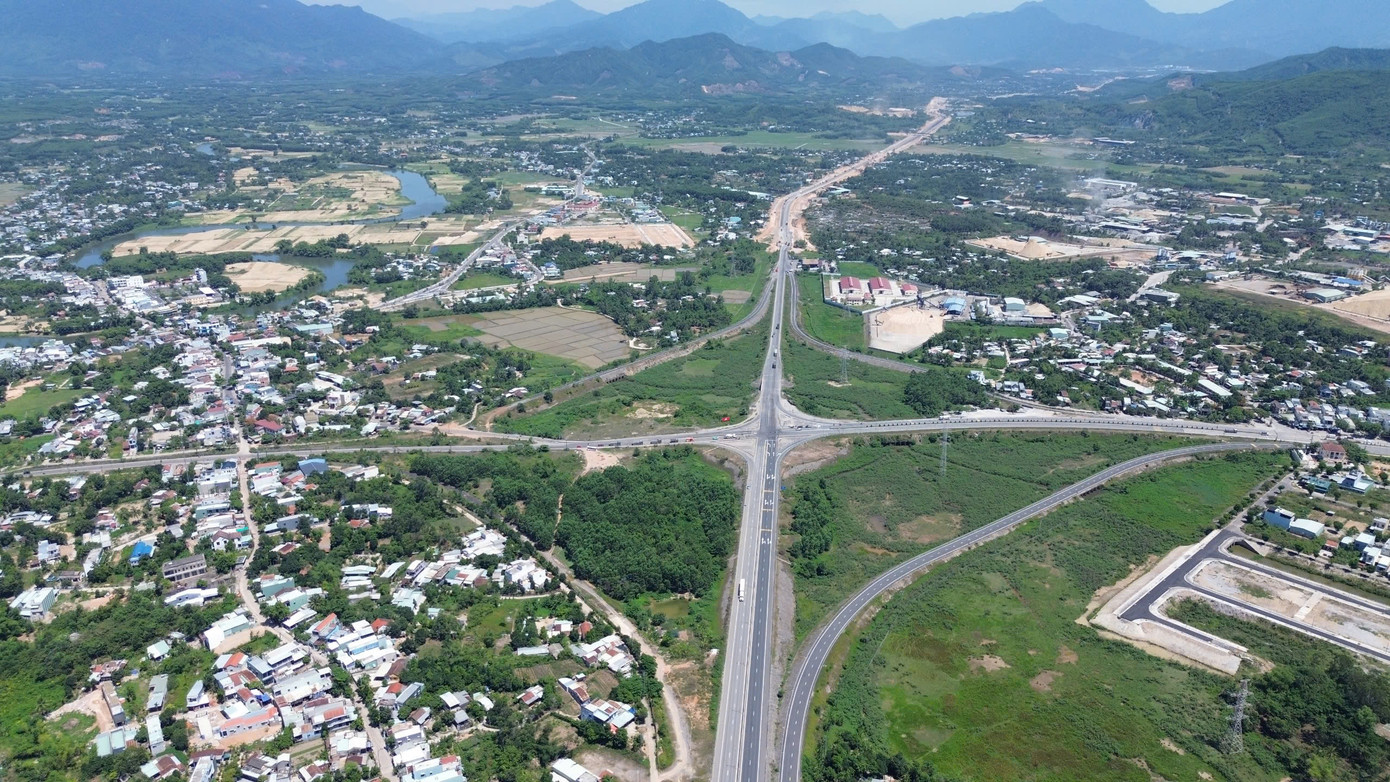 UBND TP Đà Nẵng đã phê duyệt chủ trương đầu tư Dự án xây dựng nút giao Quốc lộ 14B với cao tốc Đà Nẵng - Quảng Ngãi có tổng mức đầu tư gần 540 tỷ đồng từ nguồn vốn ngân sách Trung ương và TP Đà Nẵng.