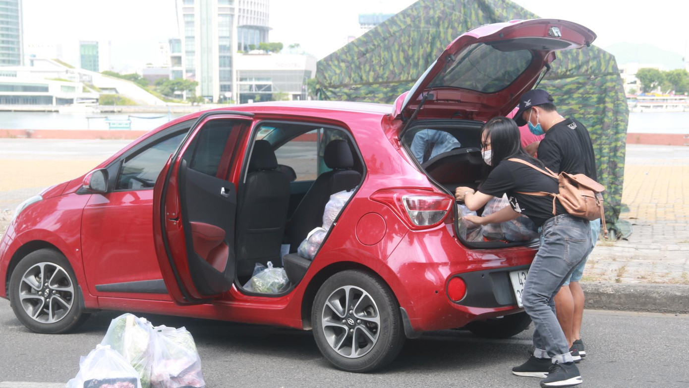 Theo ông Hồ Tấn Phước, Phó chủ tịch UBND phường Nại Hiên Đông: Theo kế hoạch, cứ khoảng 50 hộ gia đình sẽ được 1 tổ COVID-19 cộng đồng phụ trách, tiếp nhận đăng ký và chuyển thông tin cho nhà cung ứng thực phẩm.