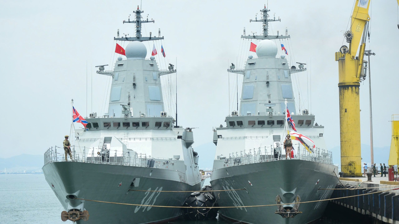 Ngày 10/5, đội tàu gồm tàu hộ tống Rezkii, tàu hộ tống Anh hùng Liên bang Nga Aldar Cidengapov và tàu chở dầu tầm trung Pechenga với tổng cộng 262 sĩ quan, thủy thủ và nhân viên, đã cập cảng Tiên Sa, bắt đầu chuyến thăm Đà Nẵng dự kiến kéo dài 4 ngày.