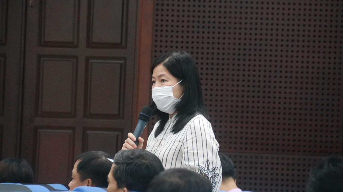 Bà Lê Thị Bích Thuận, Giám đốc Sở GD&ĐT thành phố Đà Nẵng thông tin vụ việc tại buổi họp báo. Ảnh: Nguyễn Thành Bà Lê Thị Bích Thuận, Giám đốc Sở GD&ĐT thành phố Đà Nẵng thông tin vụ việc tại buổi họp báo. Ảnh: Nguyễn Thành