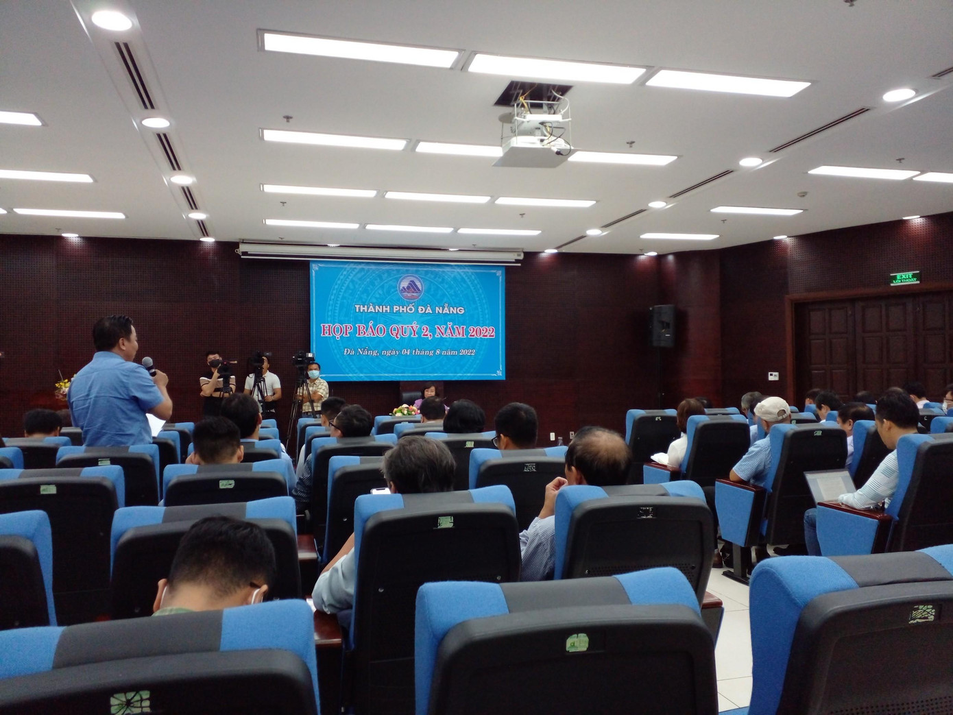 Quang cảnh buổi họp báo quý 2, năm 2022 của UBND thành phố Đà Nẵng. Quang cảnh buổi họp báo quý 2, năm 2022 của UBND thành phố Đà Nẵng.