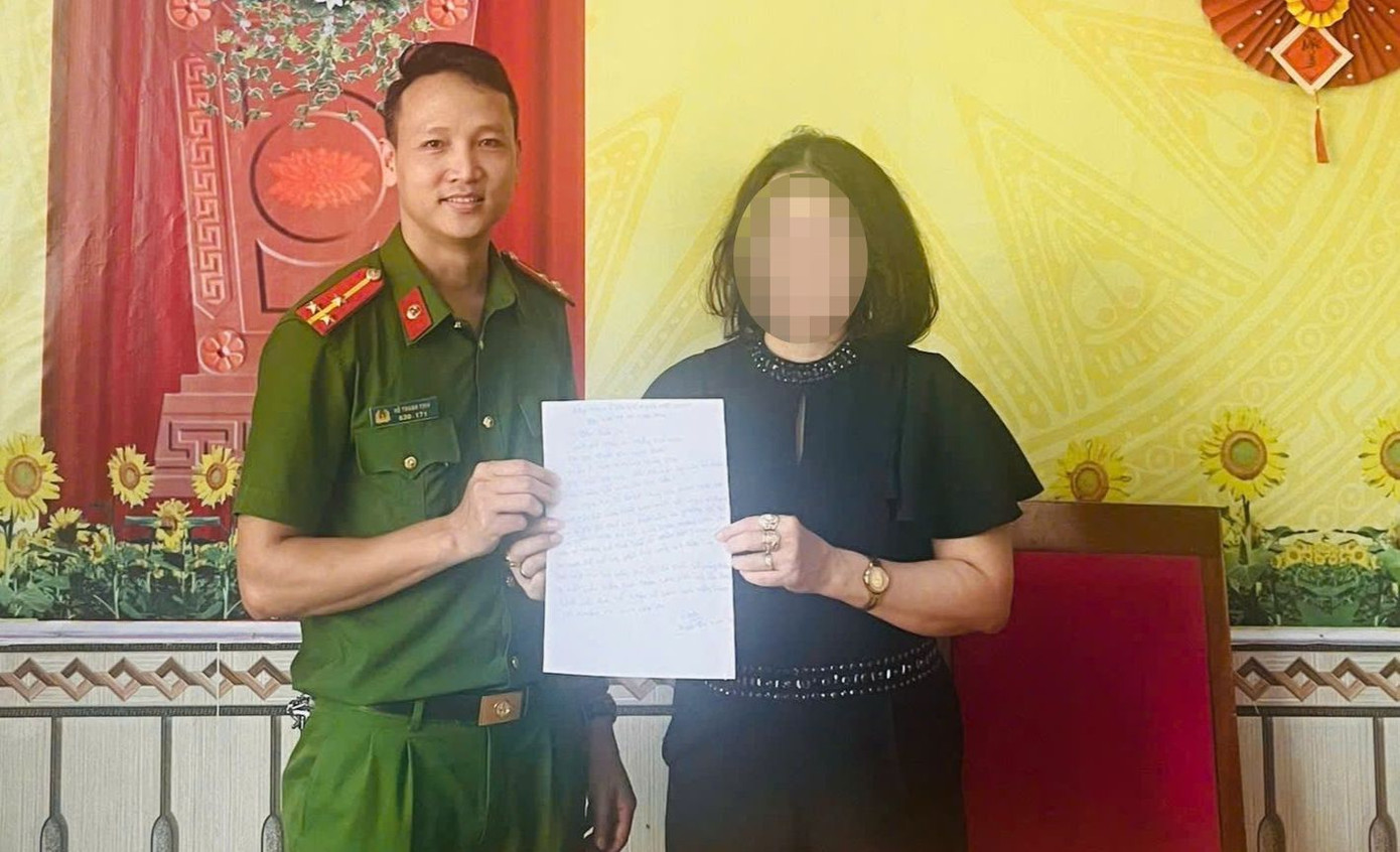 Bà K.A viết thư cảm ơn Công an phường Bình Thuận sau khi nhận lại 2 cây vàng.